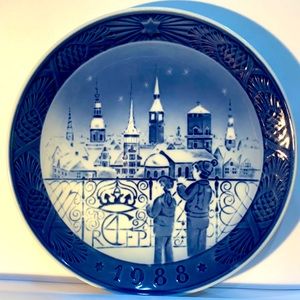 Royal Copenhagen Christmas Plate - 1988.